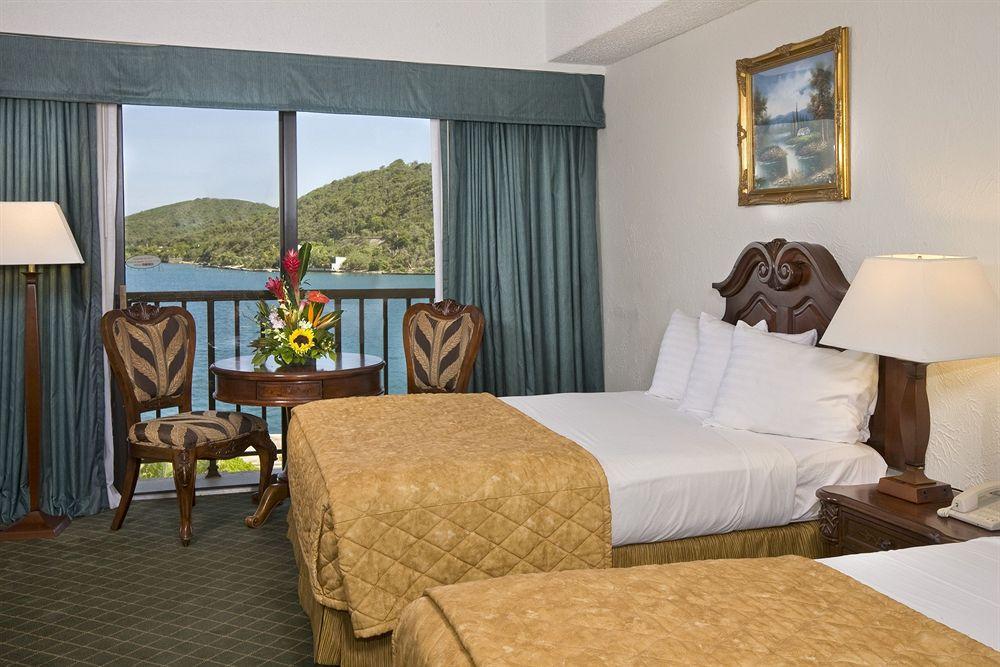 שארלוט אמלי Windward Passage Hotel חדר תמונה