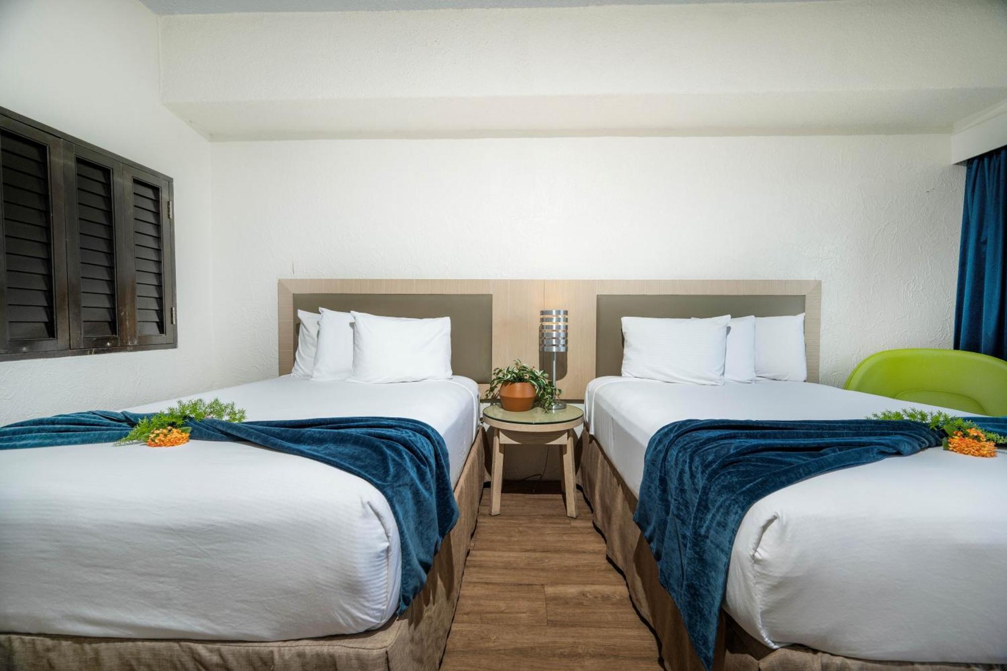 שארלוט אמלי Windward Passage Hotel מראה חיצוני תמונה