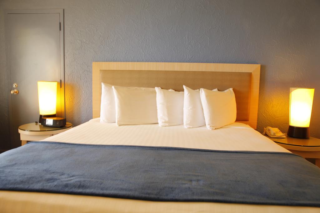 שארלוט אמלי Windward Passage Hotel מראה חיצוני תמונה