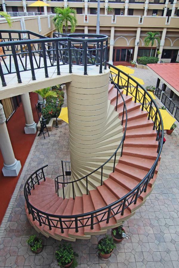 שארלוט אמלי Windward Passage Hotel מראה חיצוני תמונה