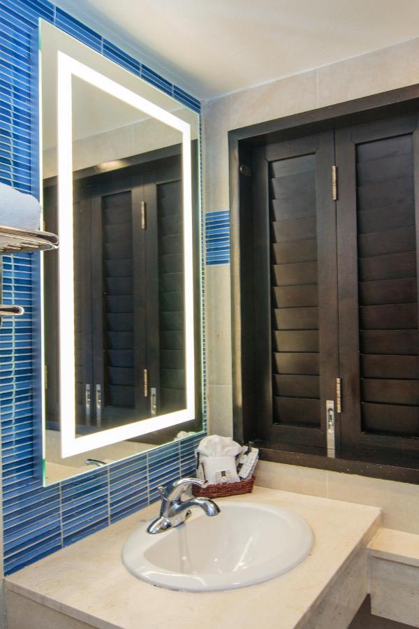 שארלוט אמלי Windward Passage Hotel מראה חיצוני תמונה